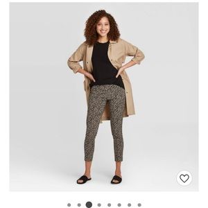 A New Day Leopard Size Zip Ankle Pant Size 4